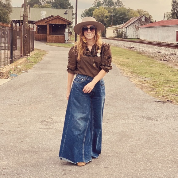 Meet your Posher, Megan - Picture 2 of 9